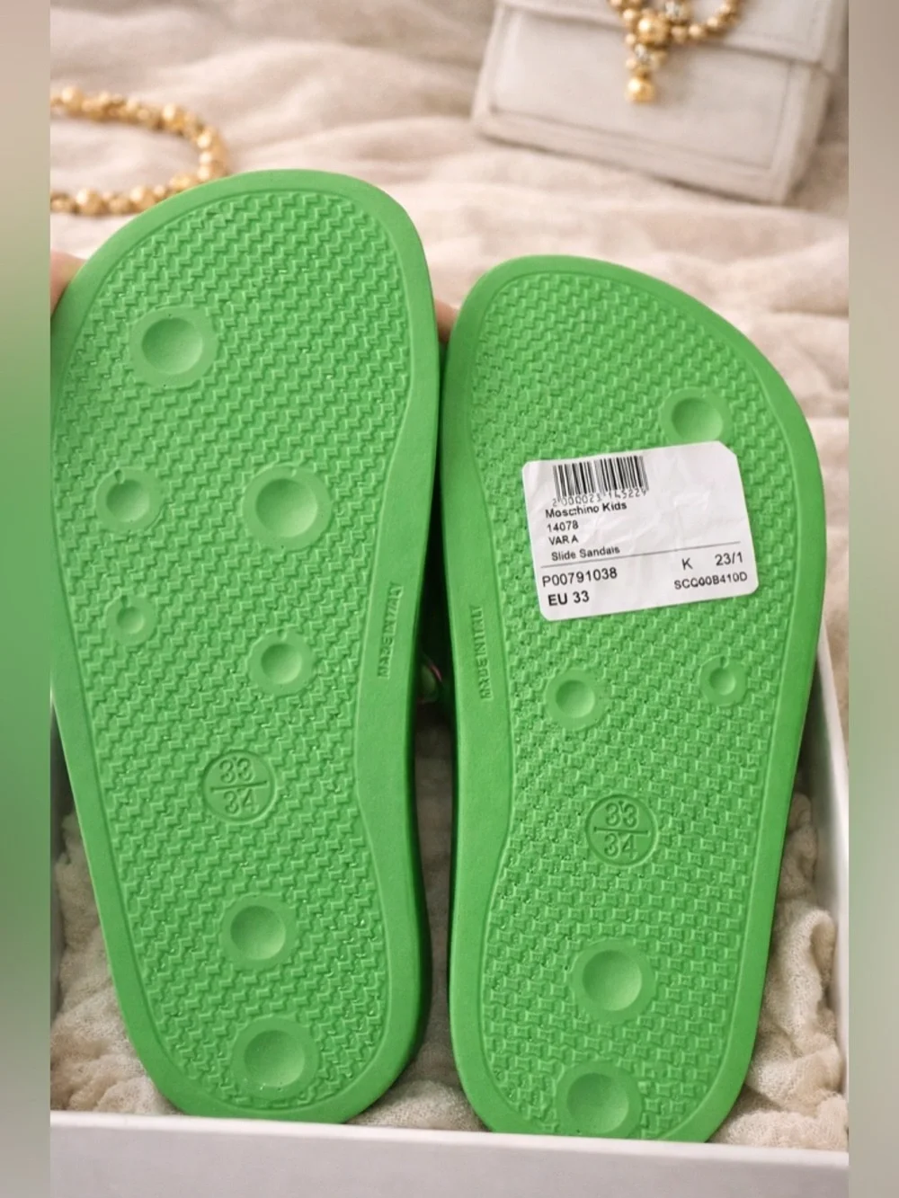 Moschino Kids Teddy Appliqué Slides Green Size: EU 33 / US Youth 2